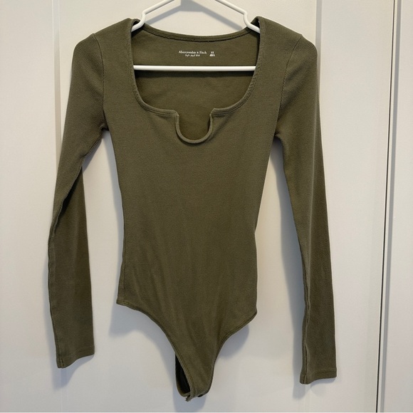 Abercrombie & Fitch Tops - Abercrombie & Fitch Olive Green Ribbed Bodysuit Size XS Women’s